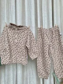 Ri-Ri-KuKids Ri-Ri-Ku PETITE FLEUR SWEATSUIT - Blue/Magenta Flowers